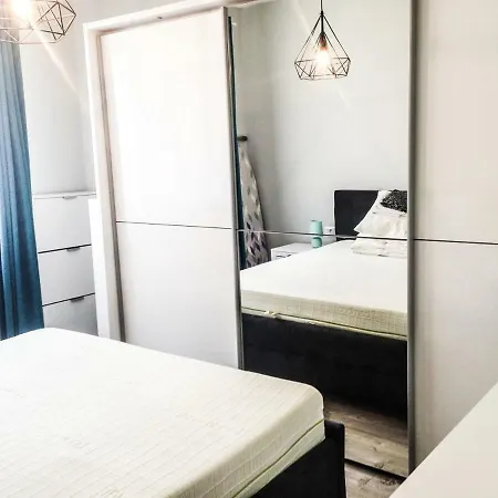 Apartament 2 Lux, Langa Iulius